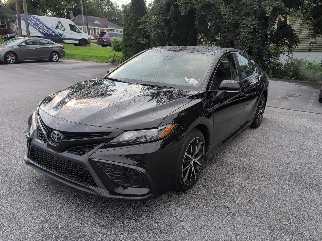 Used 2024 Toyota Camry SE FWD image 3