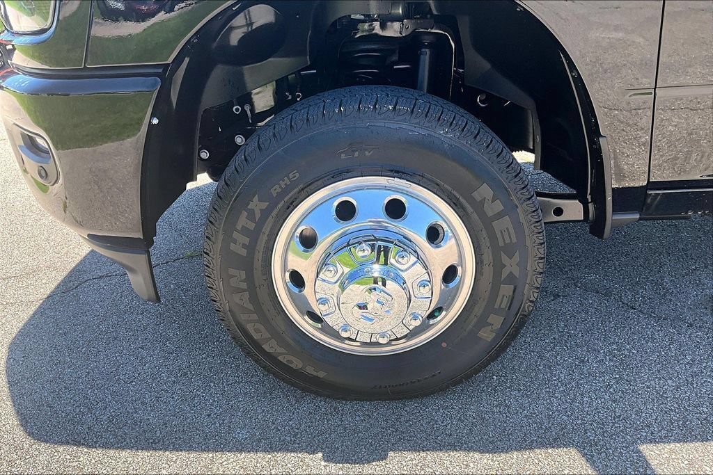 New 2026 RAM 3500 Laramie AWD/4WD image 12