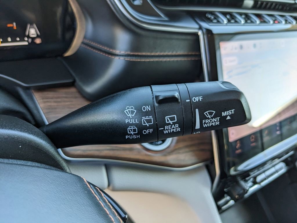 Used 2022 Jeep Grand Cherokee Summit w/ Luxury Tech Group V image 37