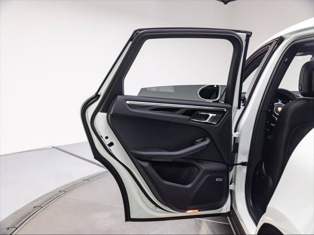 Used 2021 Porsche Macan AWD/4WD image 24