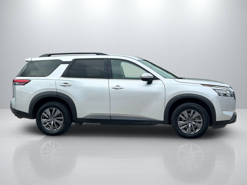 Used 2024 Nissan Pathfinder SV image 4