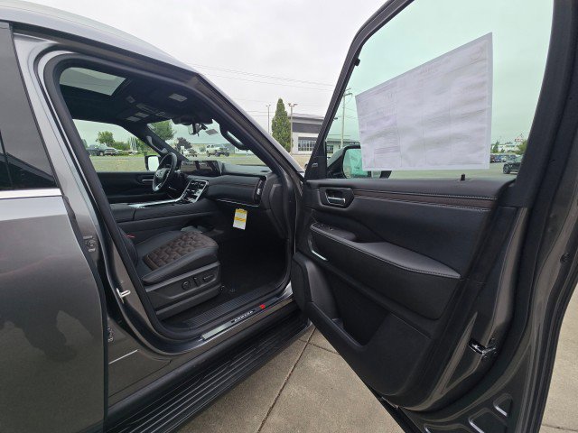 New 2026 Nissan Armada Platinum image 10