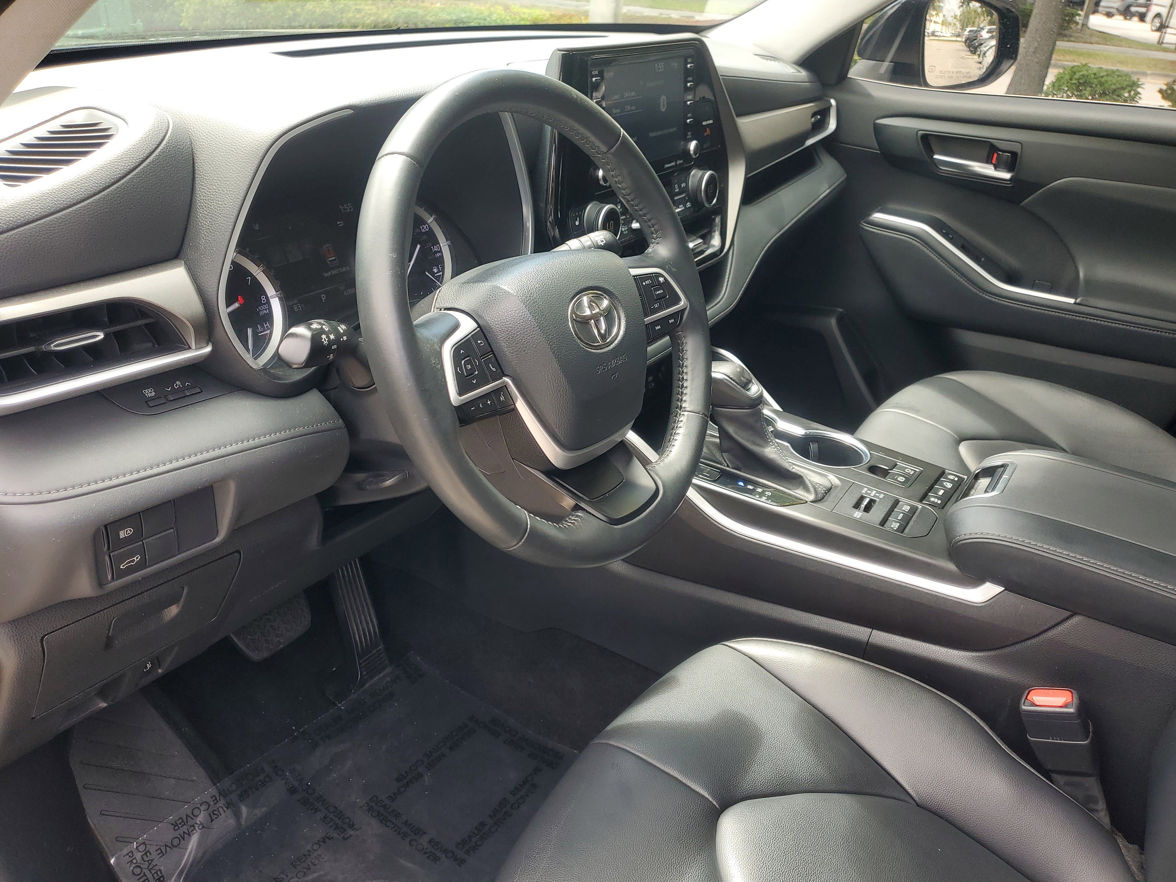 Used 2022 Toyota Highlander XLE AWD/4WD image 18