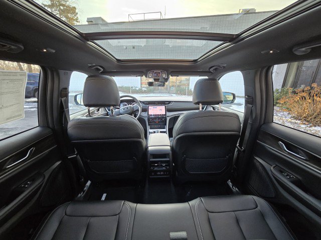 New 2025 Jeep Grand Cherokee Limited image 11