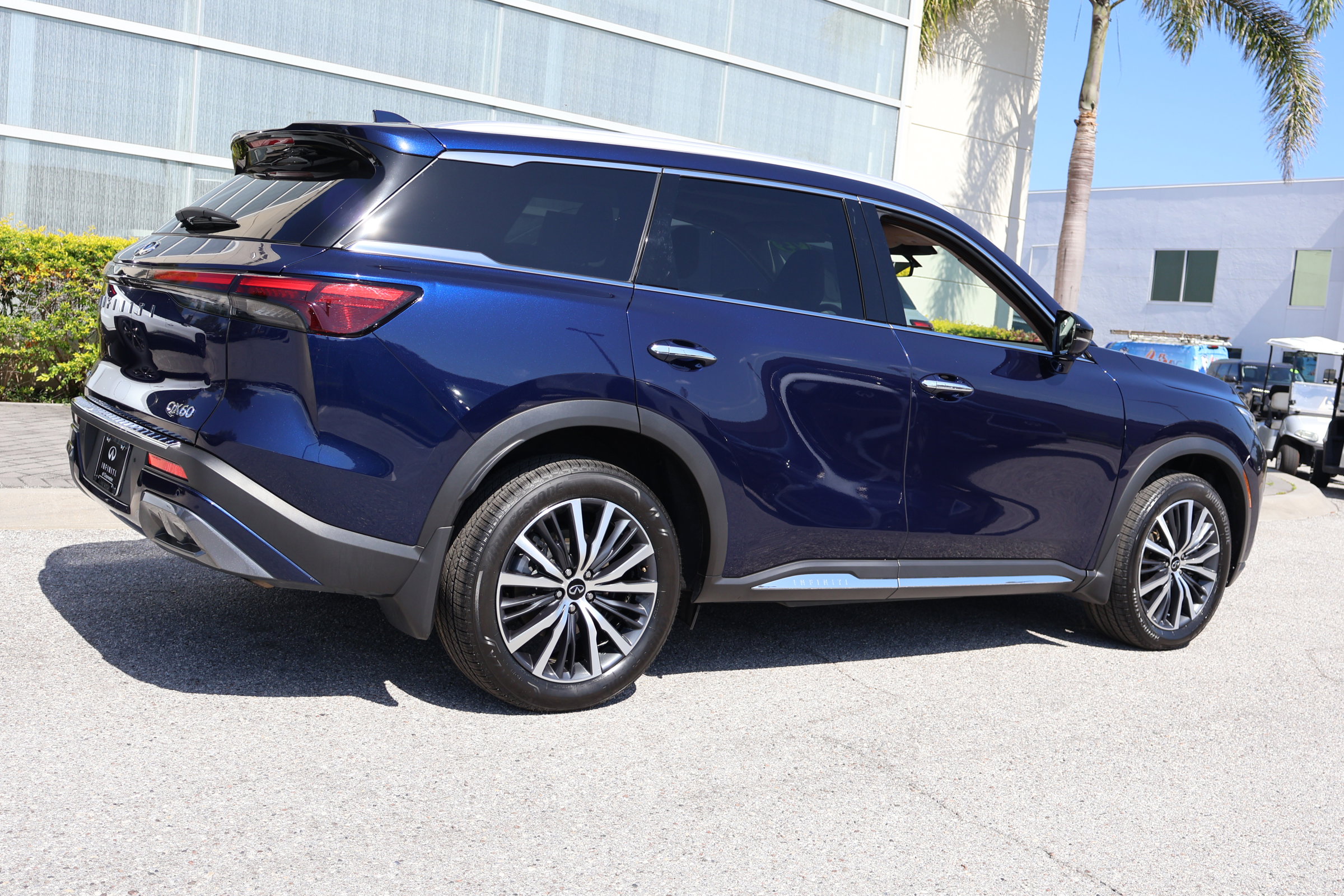 Certified 2023 INFINITI QX60 Sensory w/ Cargo Package AWD/4WD image 9