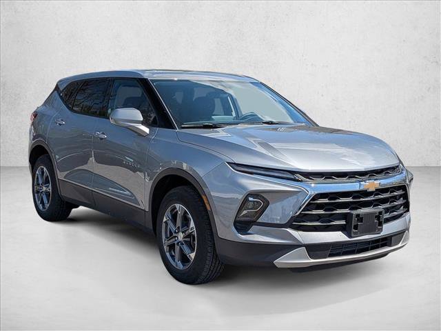Used 2025 Chevrolet Blazer LT image 3