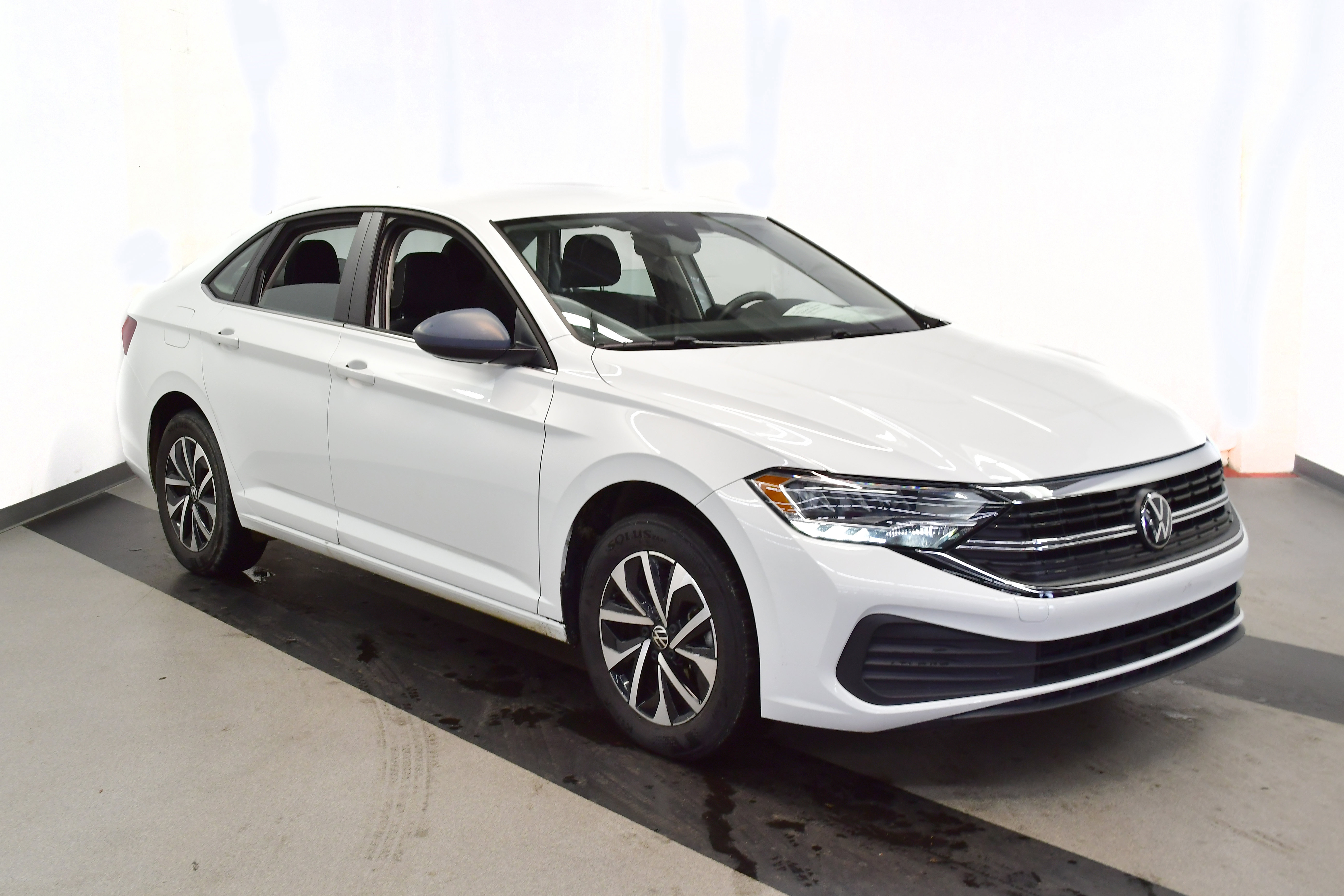 Used 2024 Volkswagen Jetta S image 3