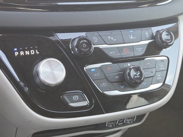 Used 2023 Chrysler Pacifica Touring-L FWD image 20