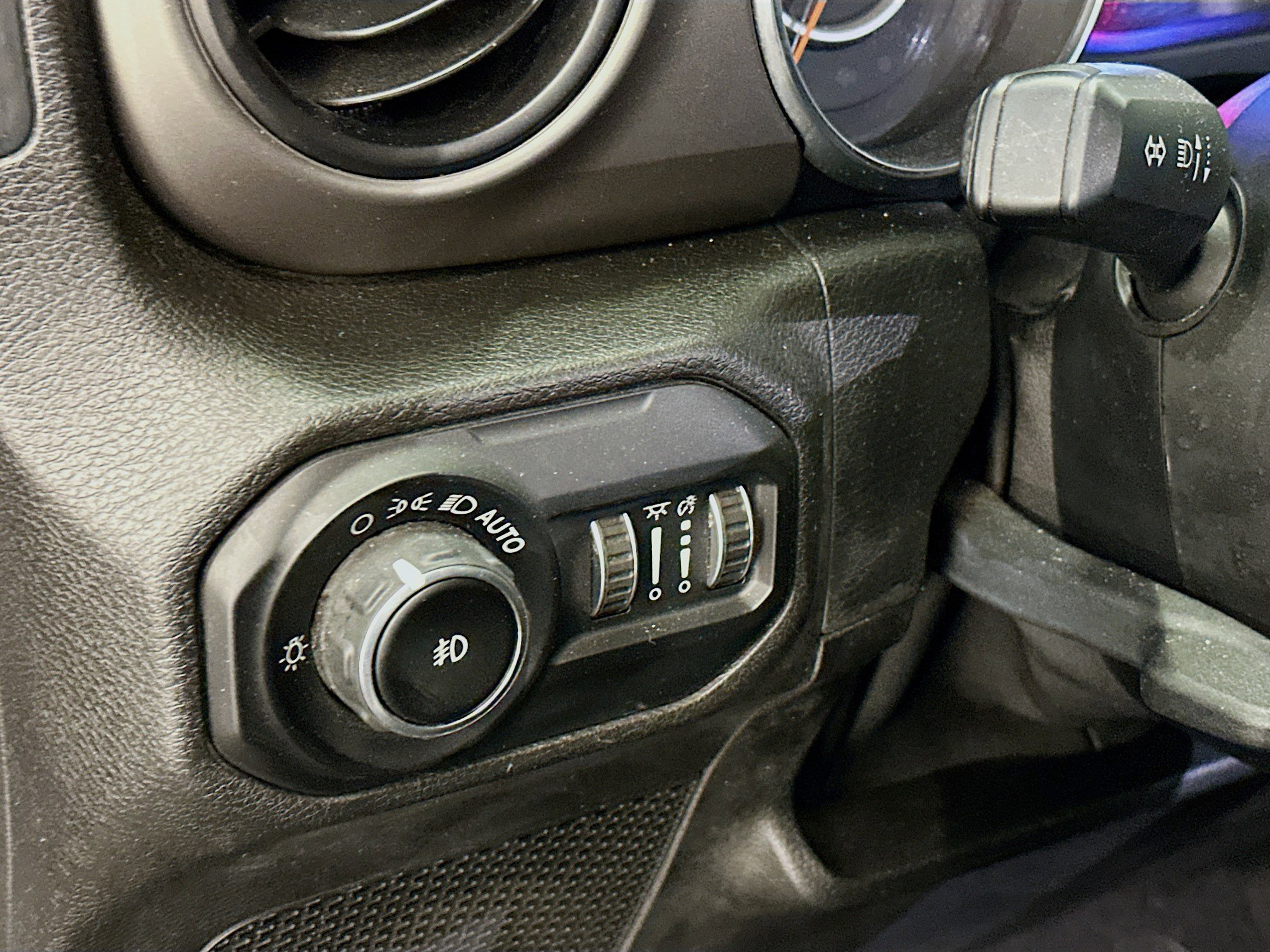 Used 2019 Jeep Wrangler Unlimited Sport S image 17