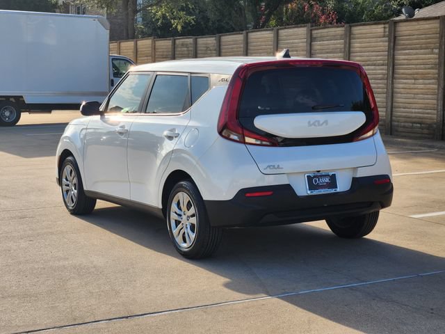 Used 2022 Kia Soul LX FWD image 3