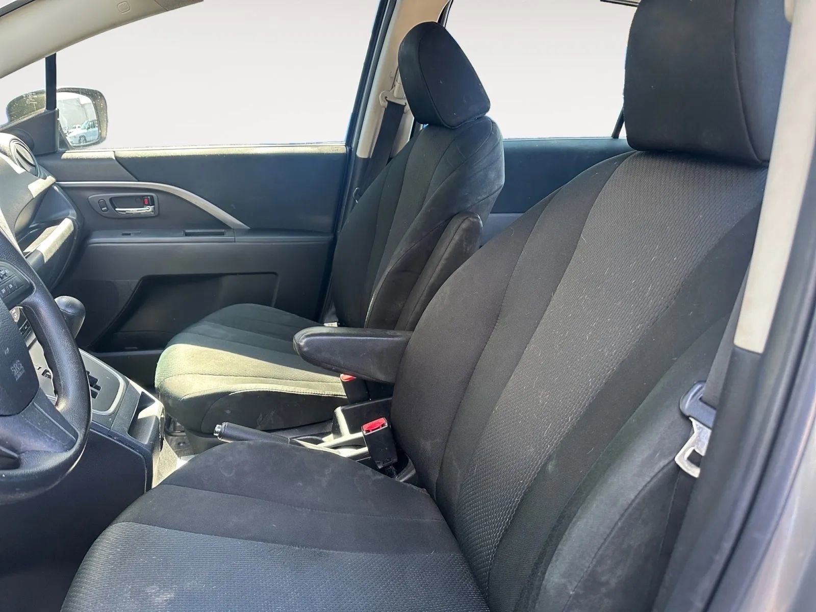 Used 2014 MAZDA MAZDA5 Sport image 6