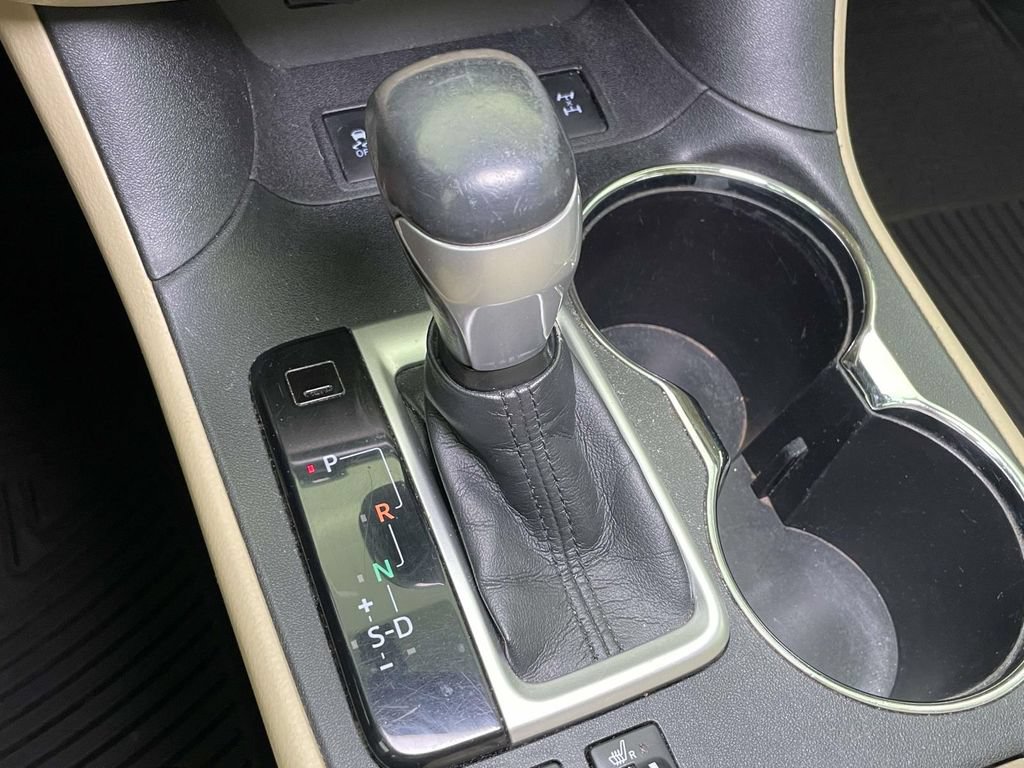Used 2015 Toyota Highlander XLE AWD/4WD image 29
