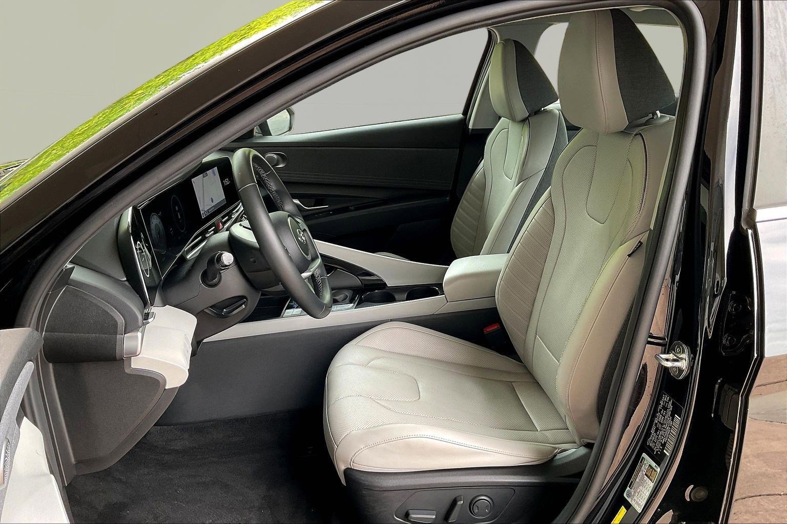 Used 2021 Hyundai Elantra Limited FWD image 19
