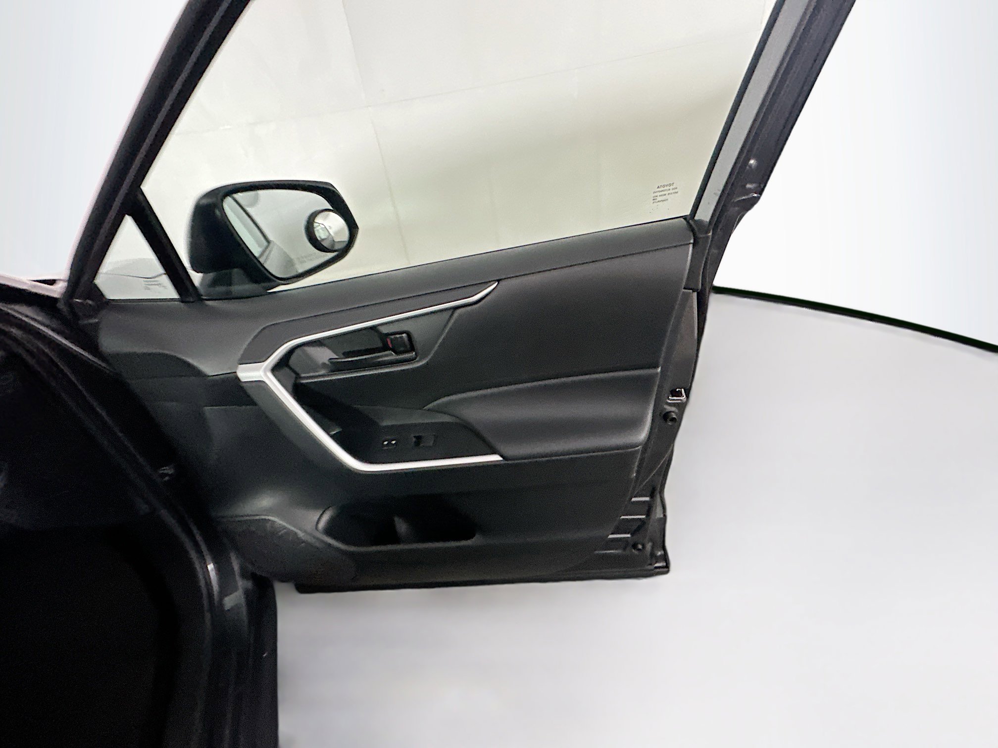 Used 2025 Toyota RAV4 LE image 31