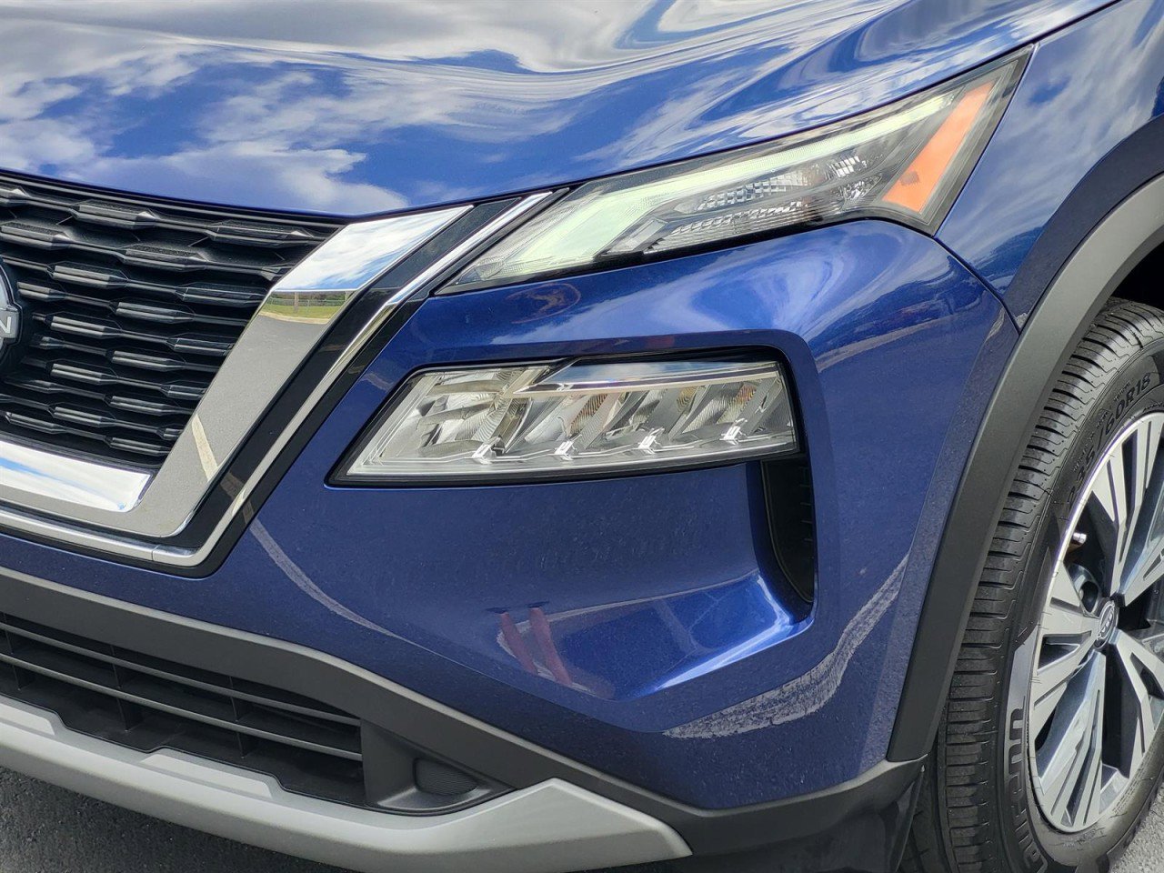 Used 2023 Nissan Rogue SV image 7