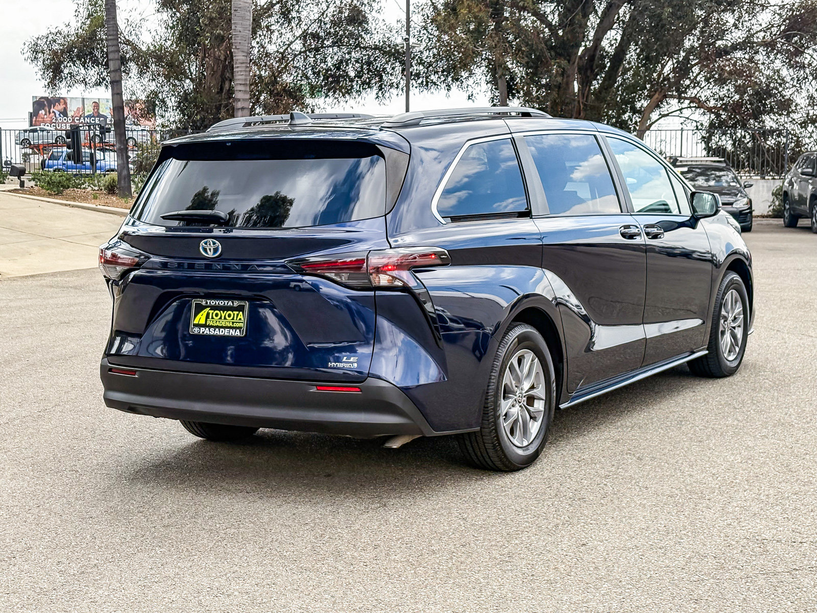 Used 2024 Toyota Sienna LE FWD image 6