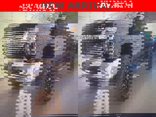 Used 2020 Chevrolet Silverado 2500 LTZ w/ LTZ Premium Package image 3