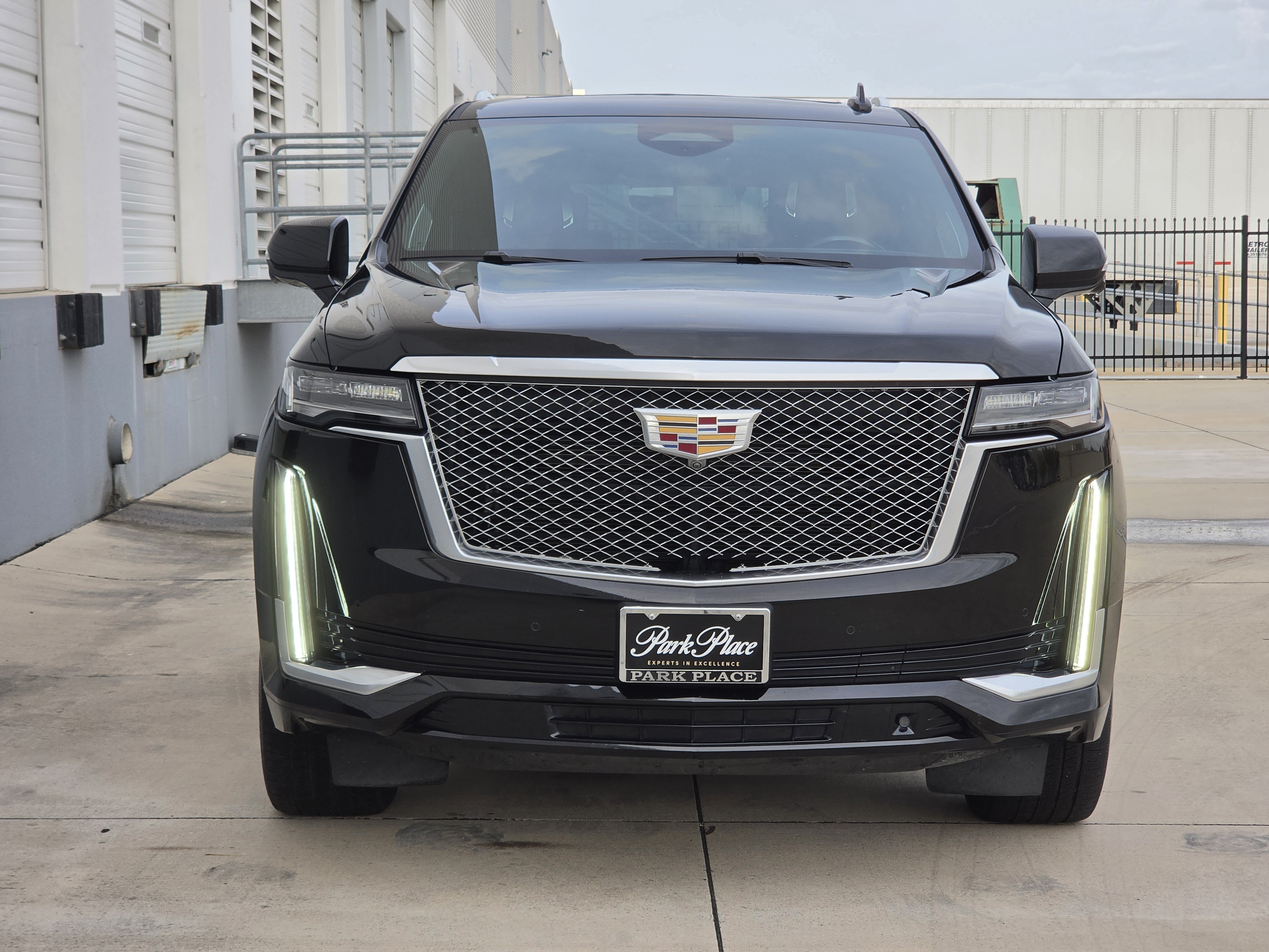 Used 2021 Cadillac Escalade Premium Luxury Platinum AWD/4WD image 2