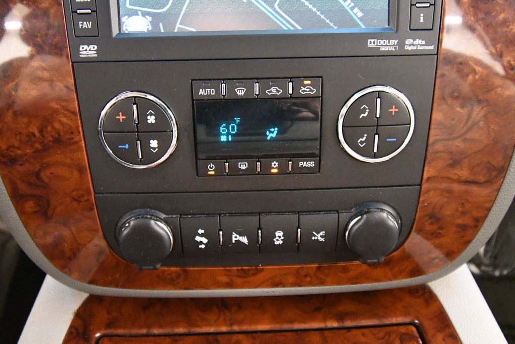 Used 2013 Chevrolet Avalanche LTZ AWD/4WD image 28