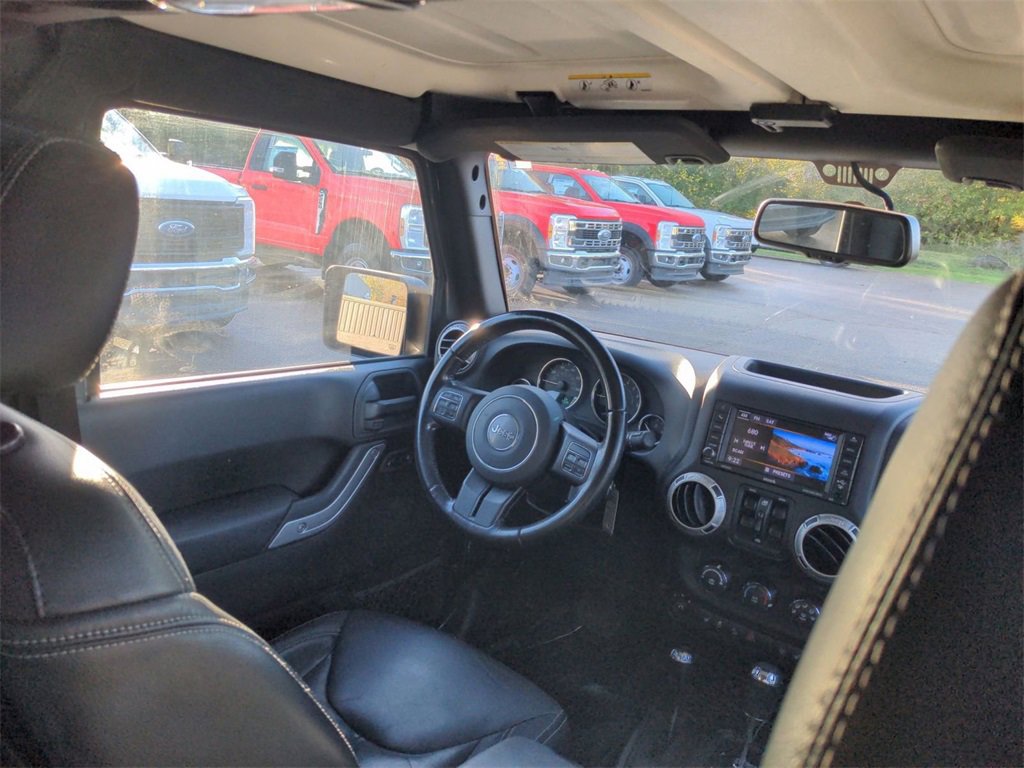 Used 2018 Jeep Wrangler Unlimited Sahara w/ Dual Top Group image 26