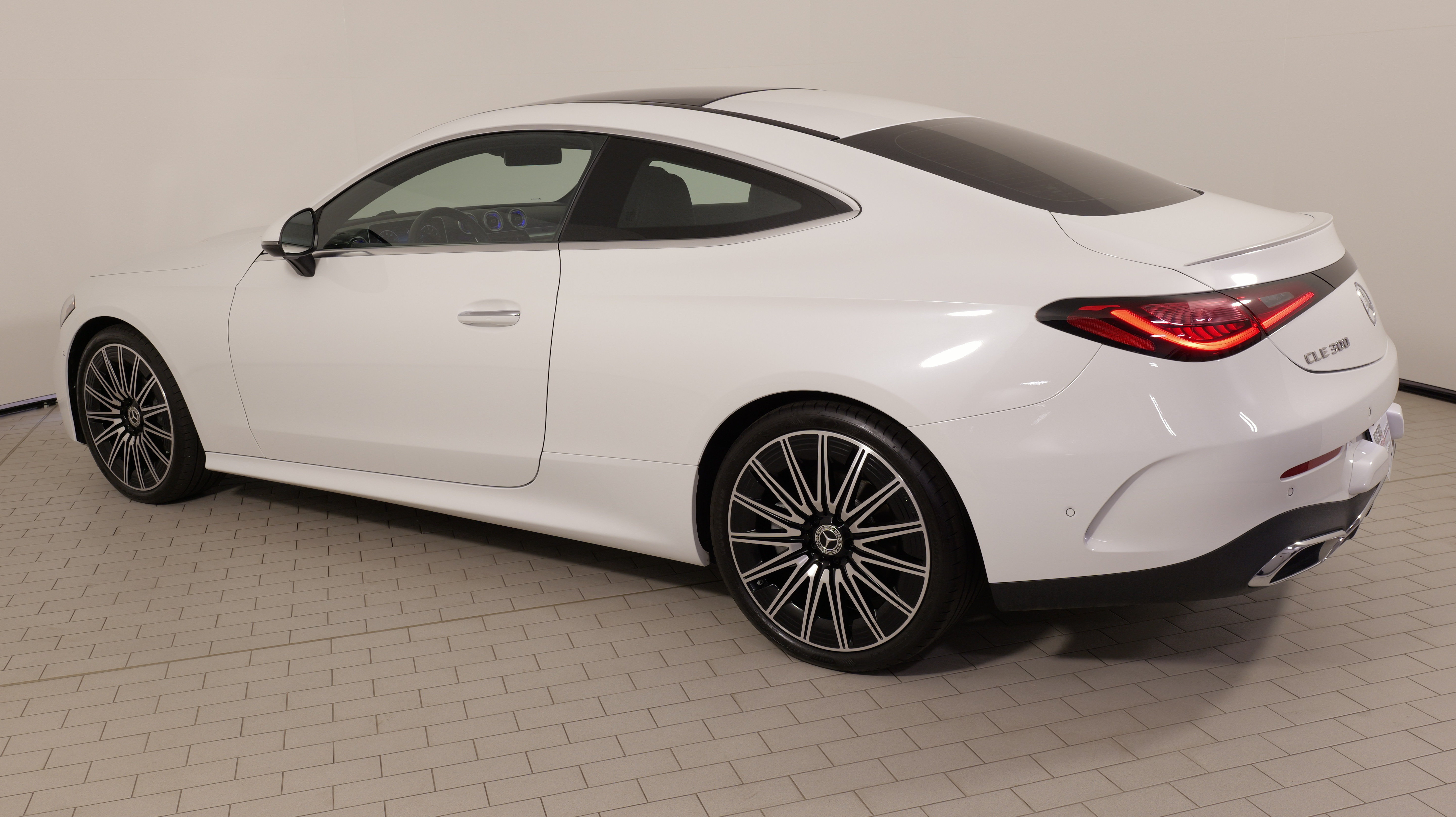 Used 2025 Mercedes-Benz CLE 300 4MATIC Coupe w/ AMG Line image 17