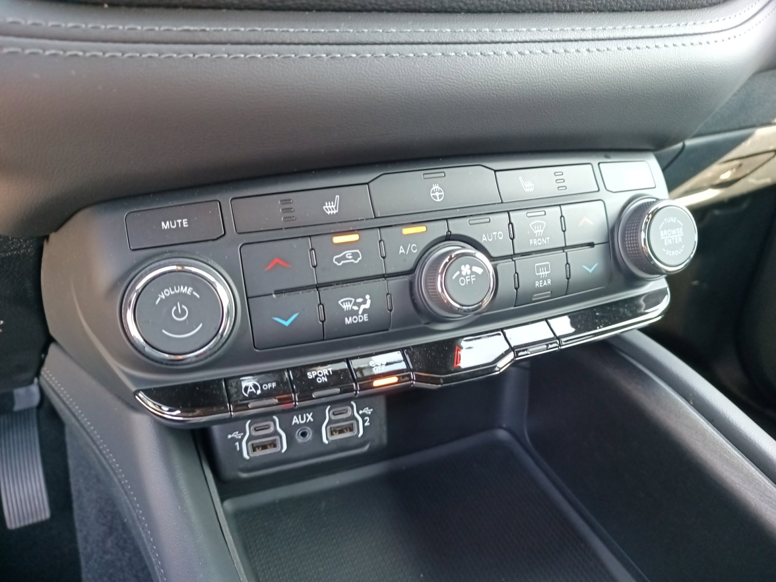 Certified 2024 Dodge Durango SXT image 16