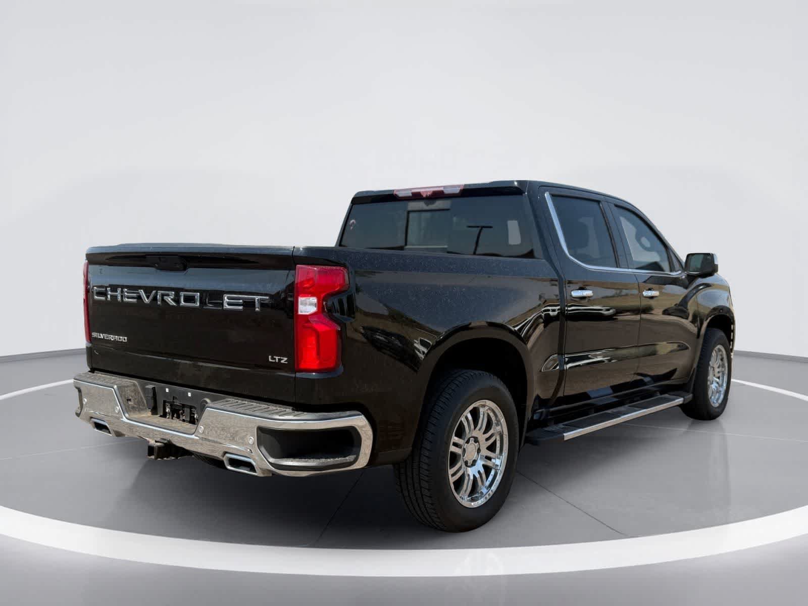 Used 2021 Chevrolet Silverado 1500 LTZ w/ LTZ Premium Package AWD/4WD image 4