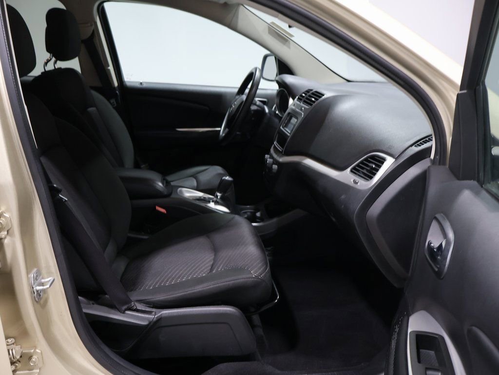 Used 2011 Dodge Journey Mainstreet w/ Flexible Seating Group image 26