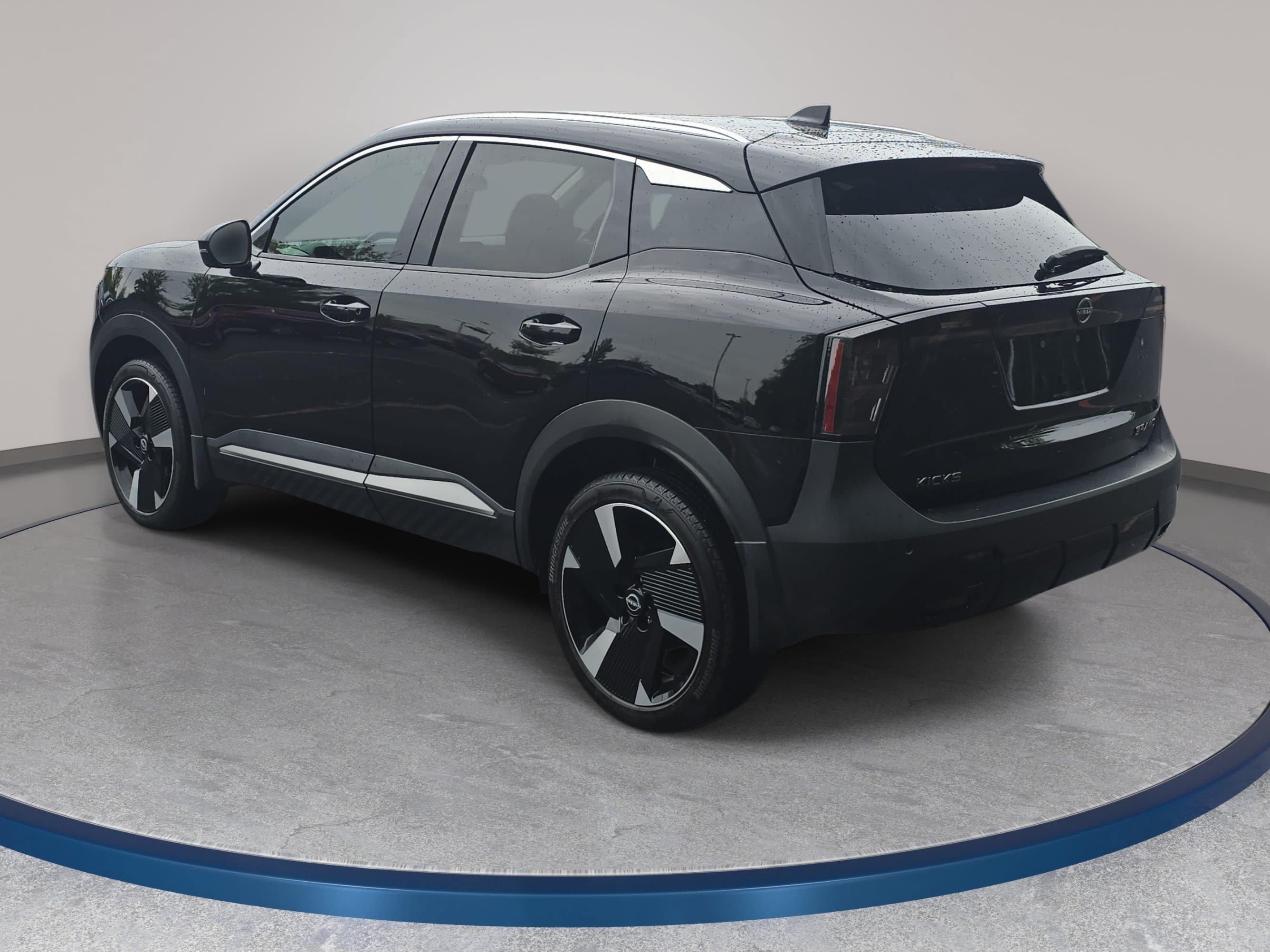 Used 2025 Nissan Kicks SR AWD/4WD image 7