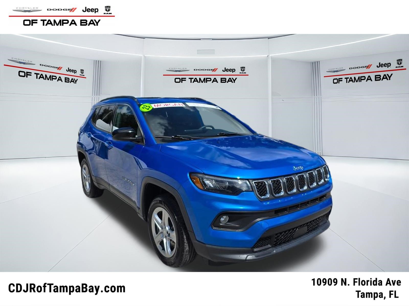 Used 2023 Jeep Compass Latitude w/ Sun and Sound Group AWD/4WD image 1