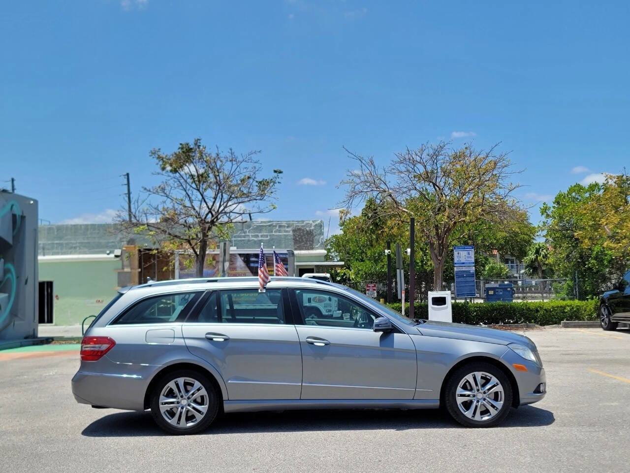 Used 2011 Mercedes-Benz E 350 4MATIC Wagon image 5