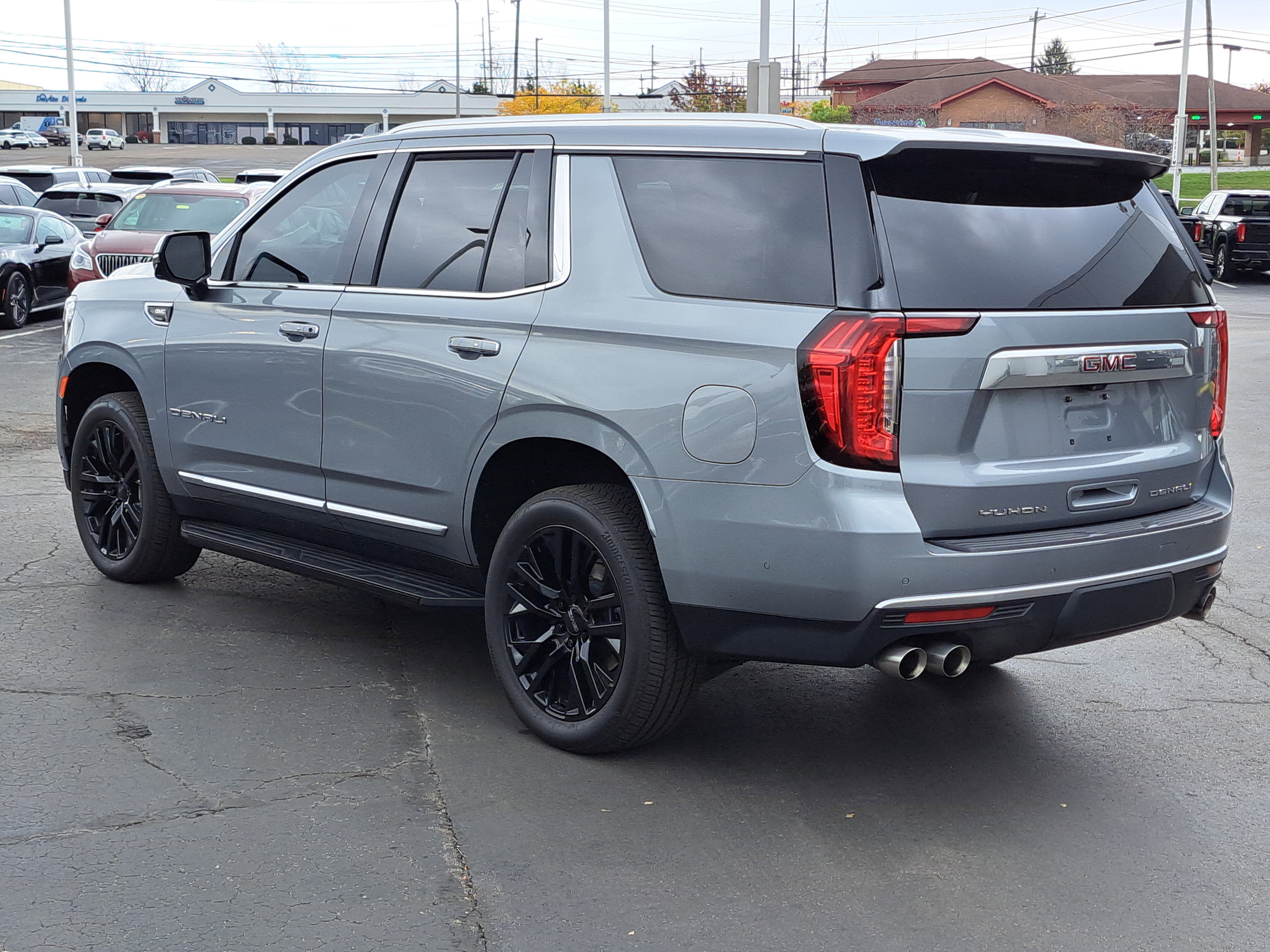 Used 2024 GMC Yukon Denali w/ Advanced Technology Package image 3