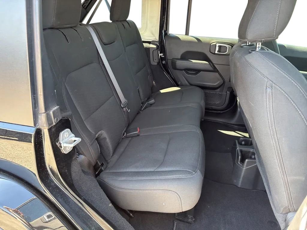 Used 2021 Jeep Wrangler Unlimited Sahara AWD/4WD image 26