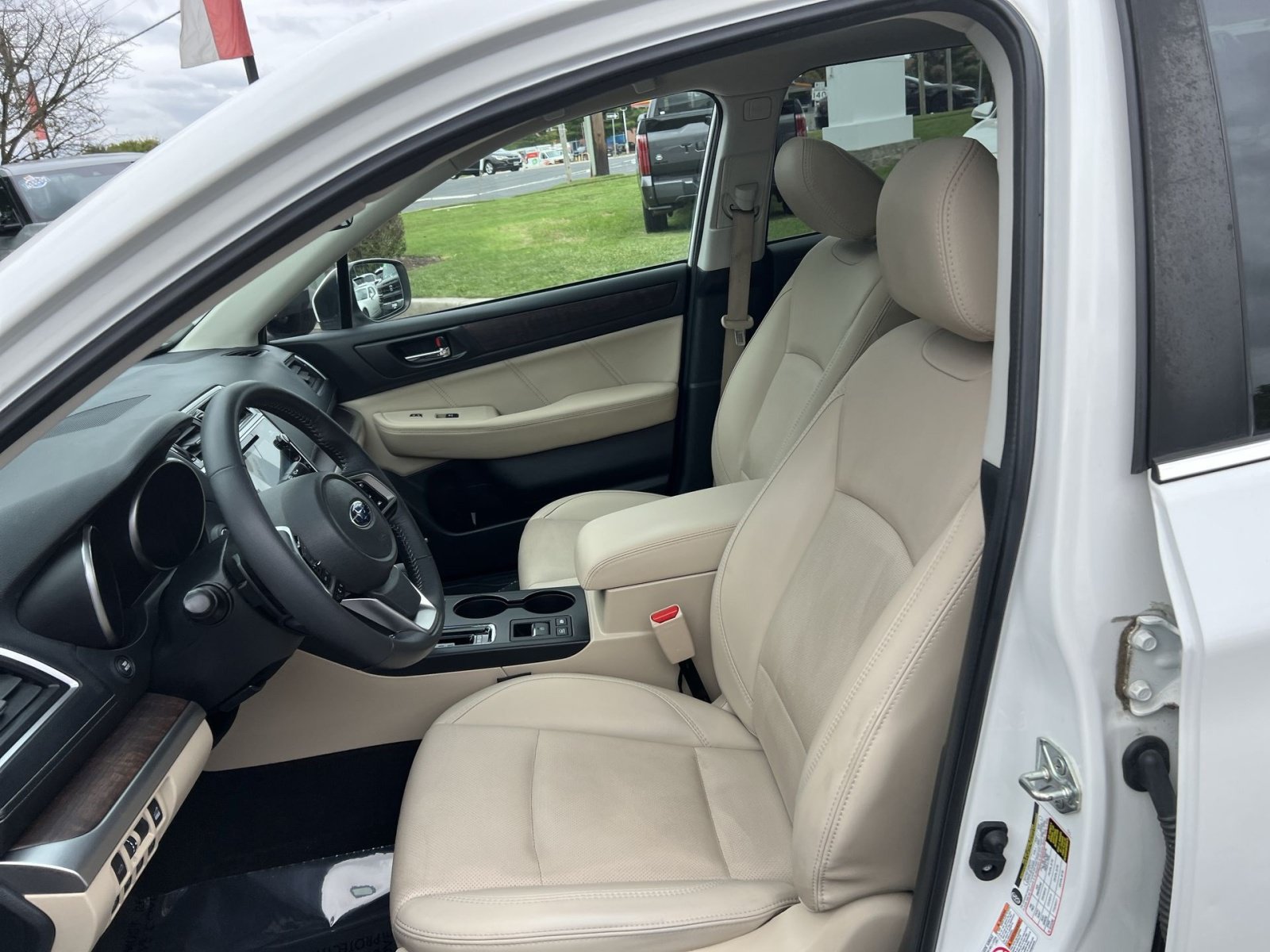 Used 2019 Subaru Outback 3.6R Limited AWD/4WD image 13