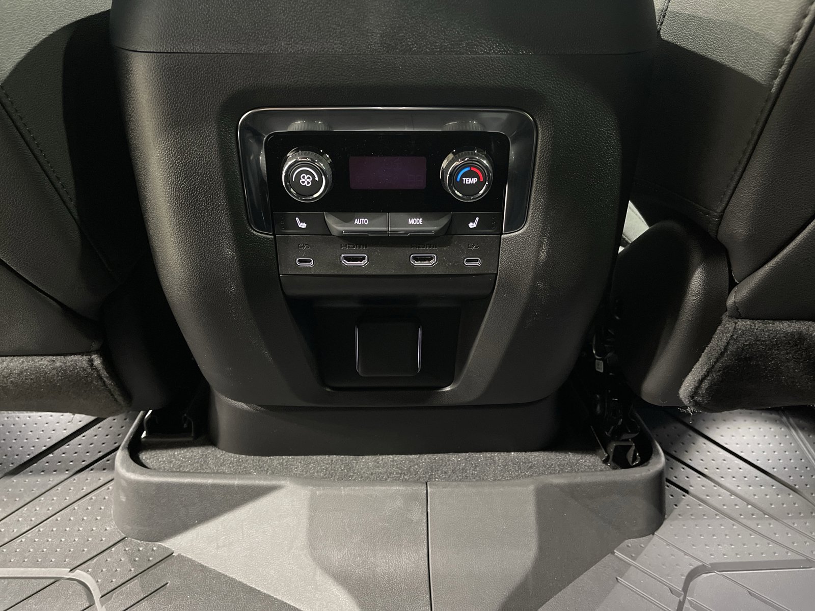 Used 2026 Chevrolet Suburban Z71 w/ Z71 Off-Road Package image 13