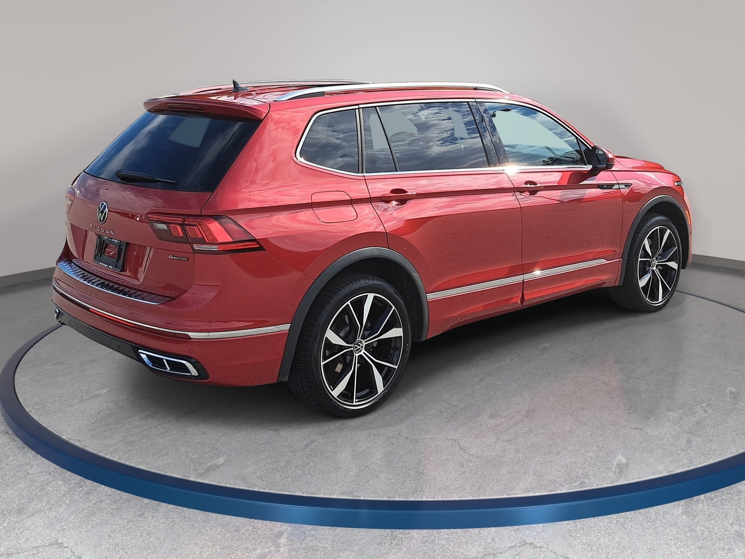 Certified 2024 Volkswagen Tiguan SEL R-Line AWD/4WD image 5