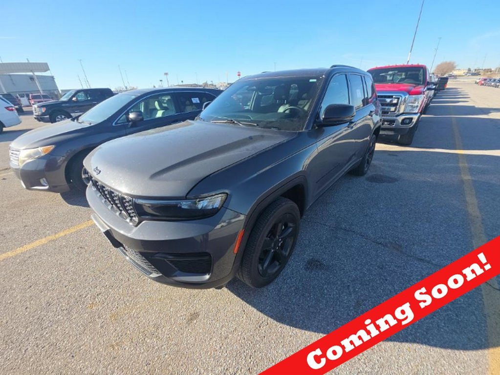 Used 2023 Jeep Grand Cherokee Altitude