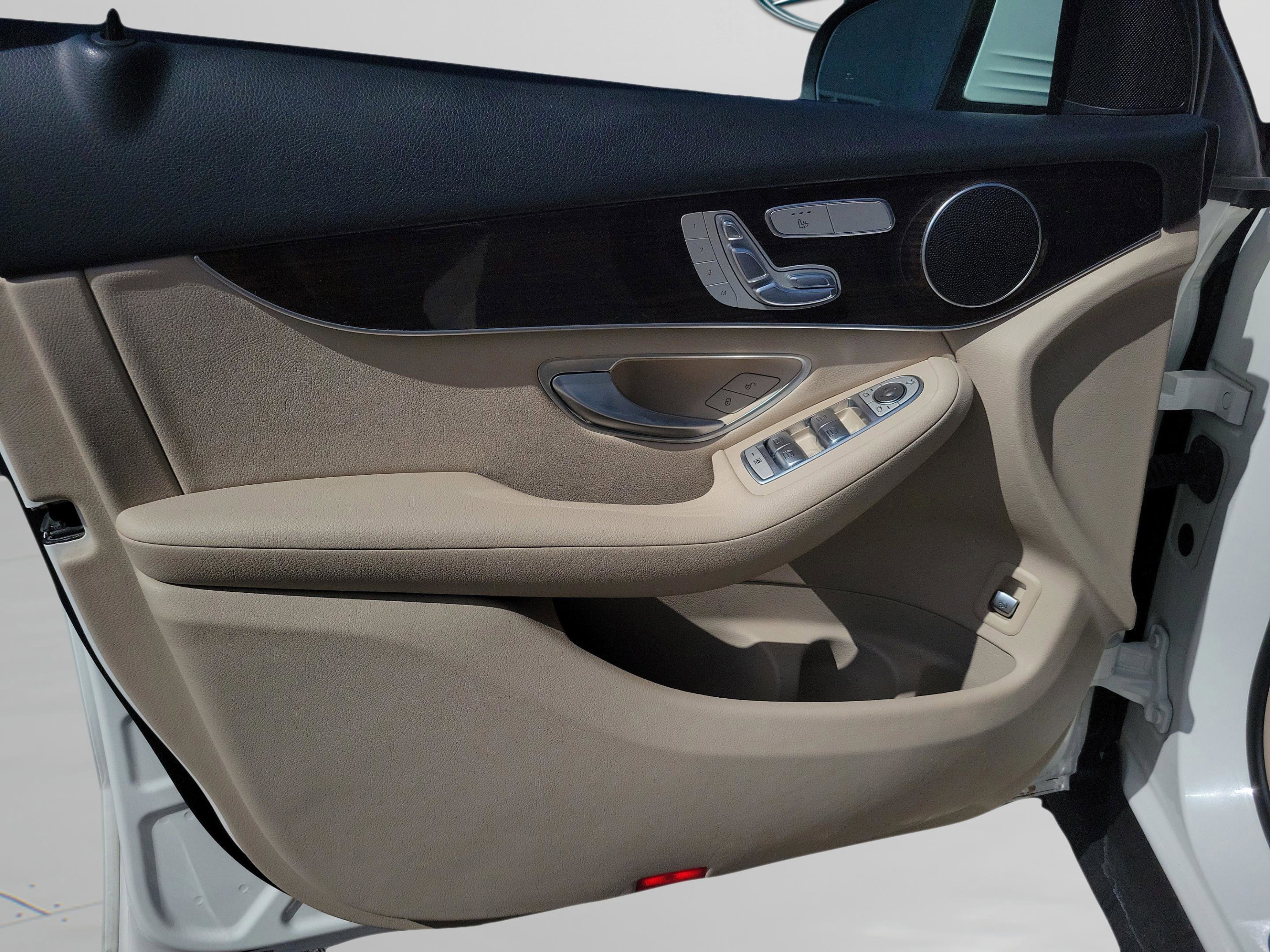 Certified 2022 Mercedes-Benz GLC 300 image 29