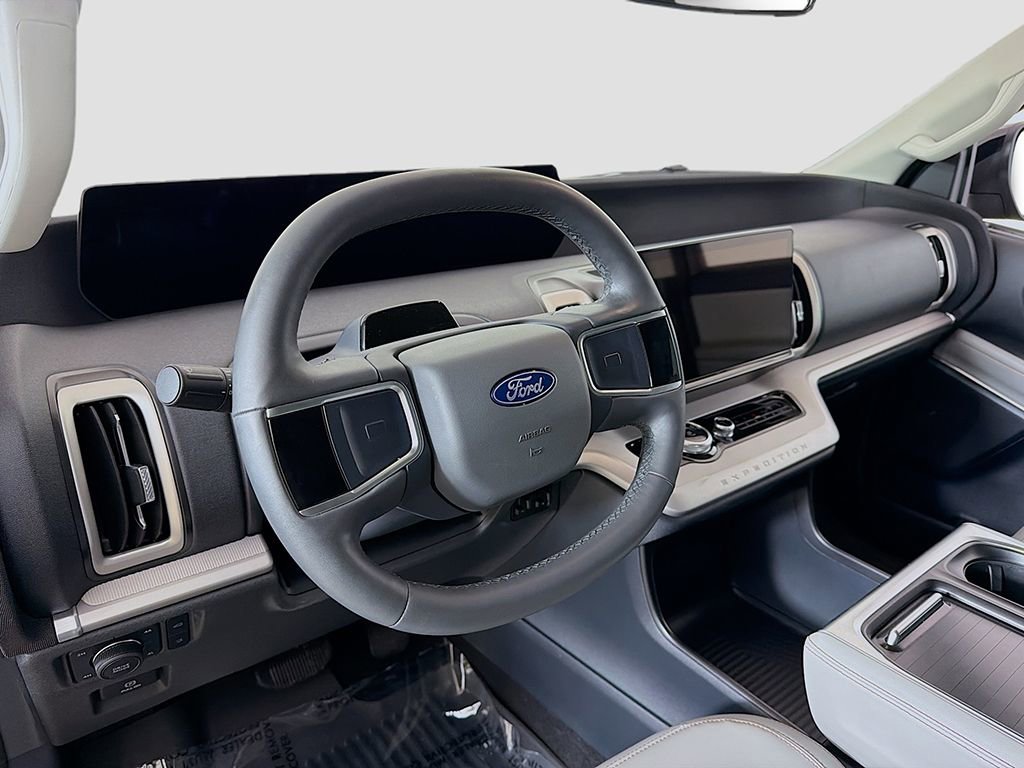Used 2025 Ford Expedition Active image 20