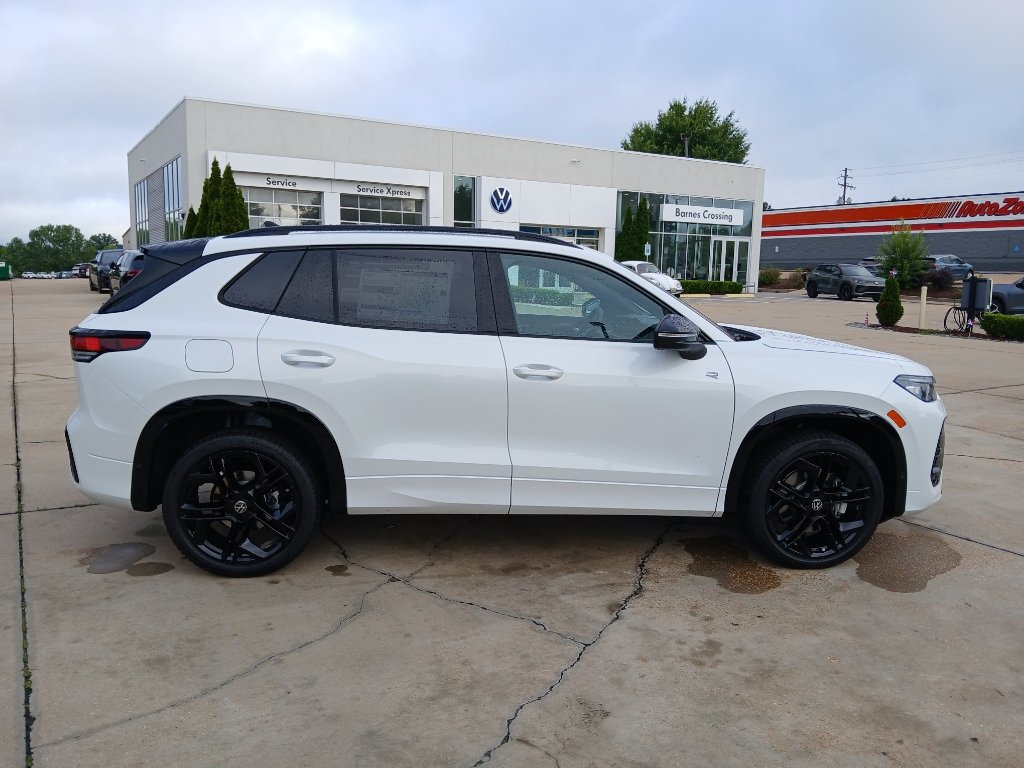 New 2026 Volkswagen Tiguan SE R-Line AWD/4WD image 9
