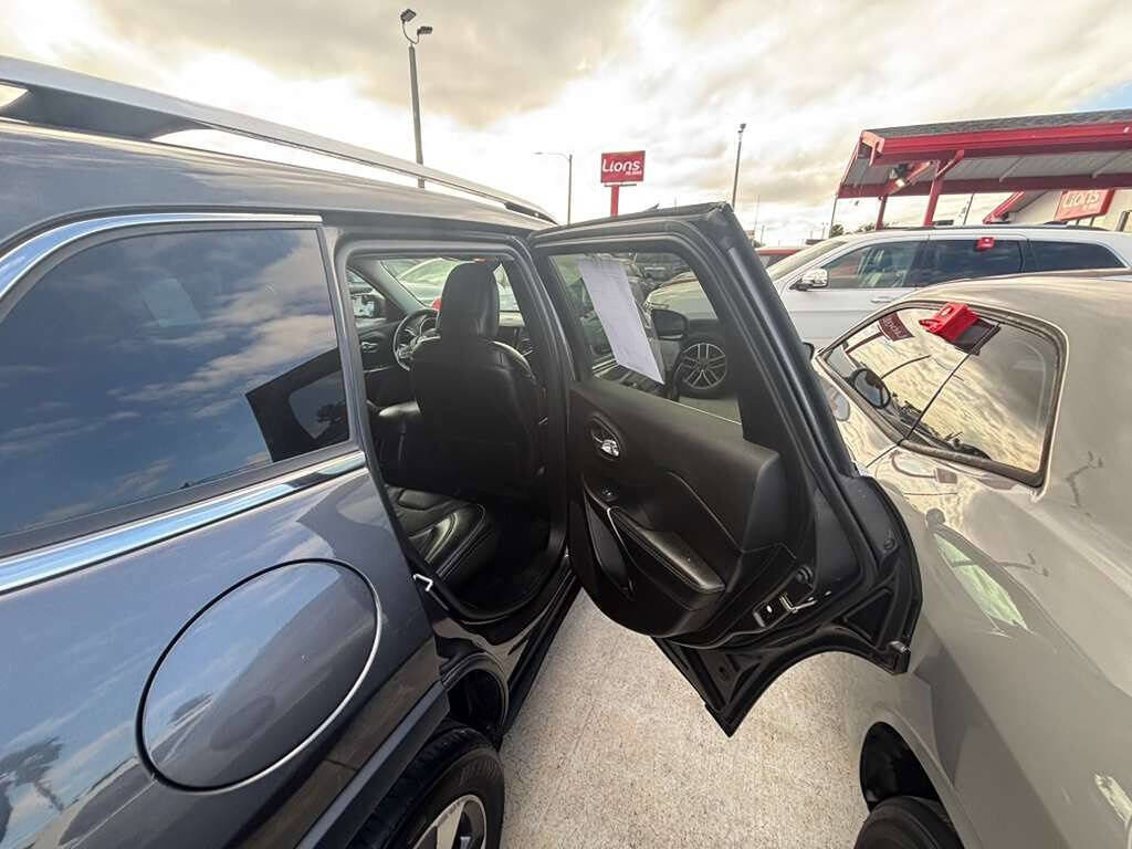 Used 2020 Jeep Cherokee Limited image 10