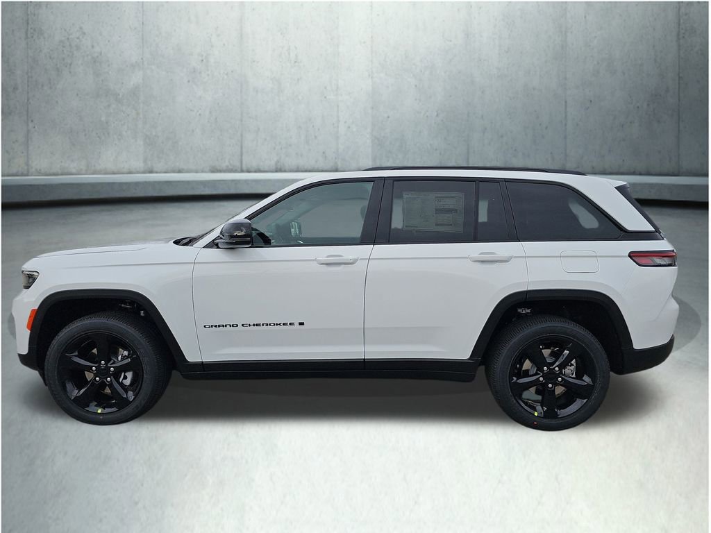 New 2025 Jeep Grand Cherokee Altitude image 4
