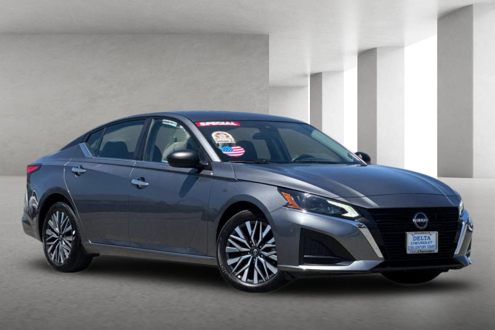 Used 2025 Nissan Altima 2.5 SV FWD image 1