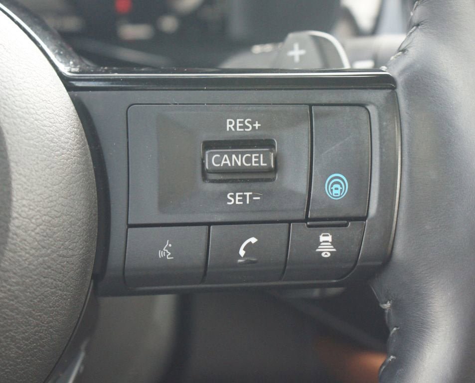 Used 2023 Nissan Pathfinder Platinum w/ Lighting Package (N93) FWD image 12