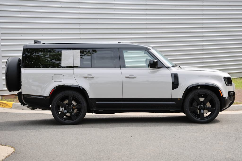 New 2026 Land Rover Defender 130 X-Dynamic SE AWD/4WD image 4