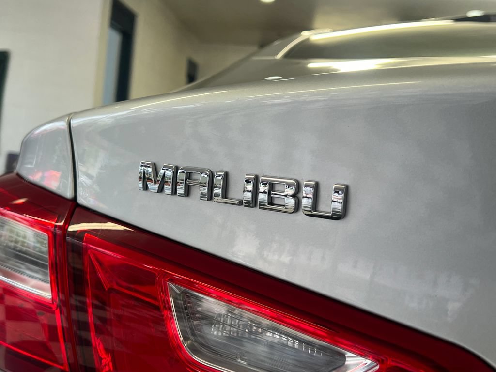 Used 2018 Chevrolet Malibu LT w/ Driver Confidence Package FWD image 13