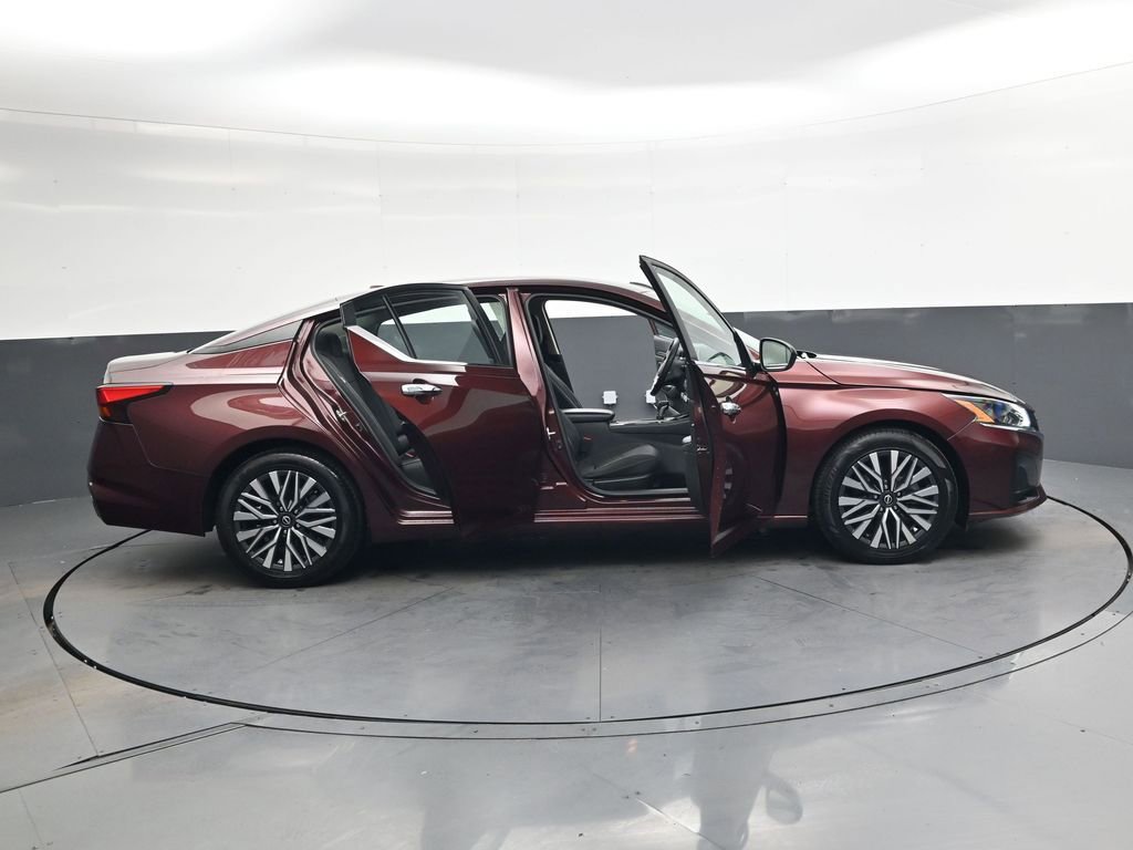 Used 2024 Nissan Altima 2.5 SV image 34