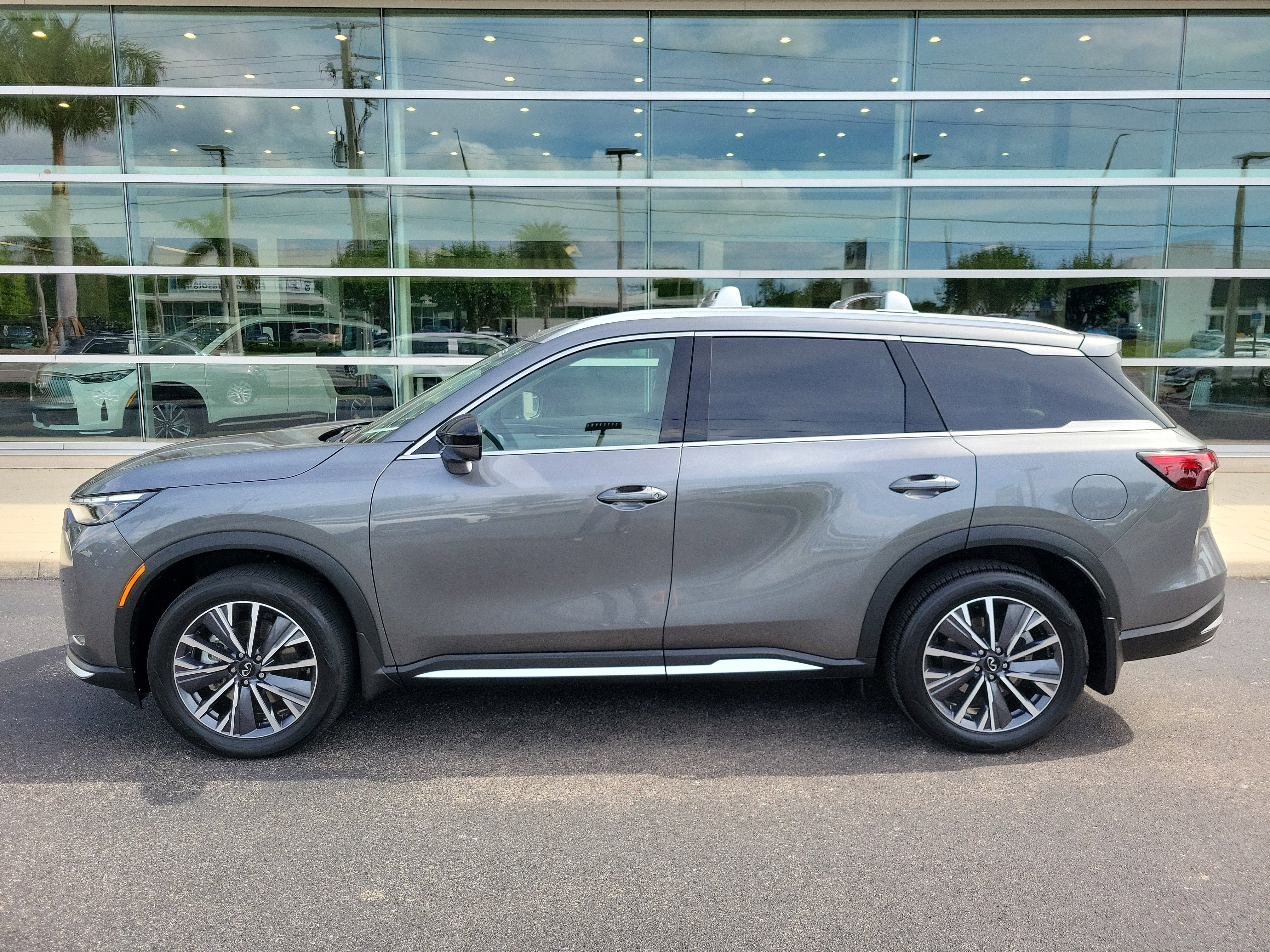 Certified 2026 INFINITI QX60 Luxe w/ Family Package FWD image 7