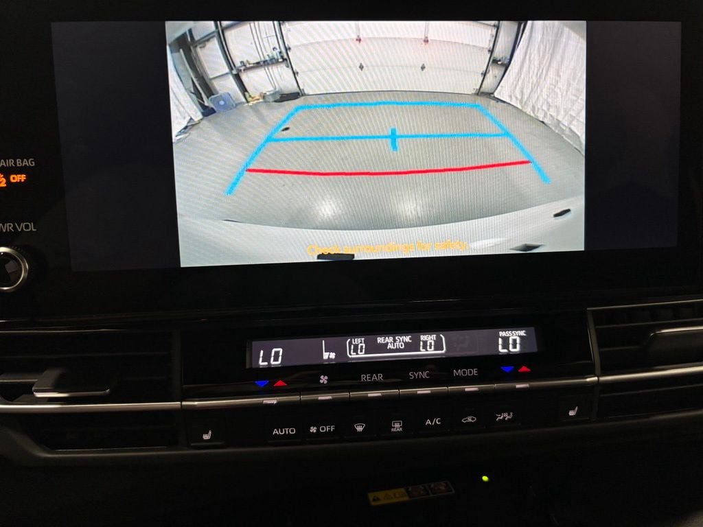 Used 2025 Toyota Sienna XSE FWD image 40