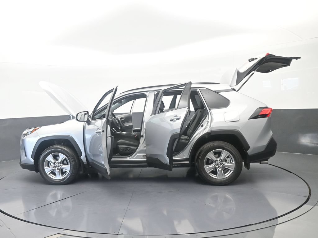 Used 2025 Toyota RAV4 XLE AWD/4WD image 69